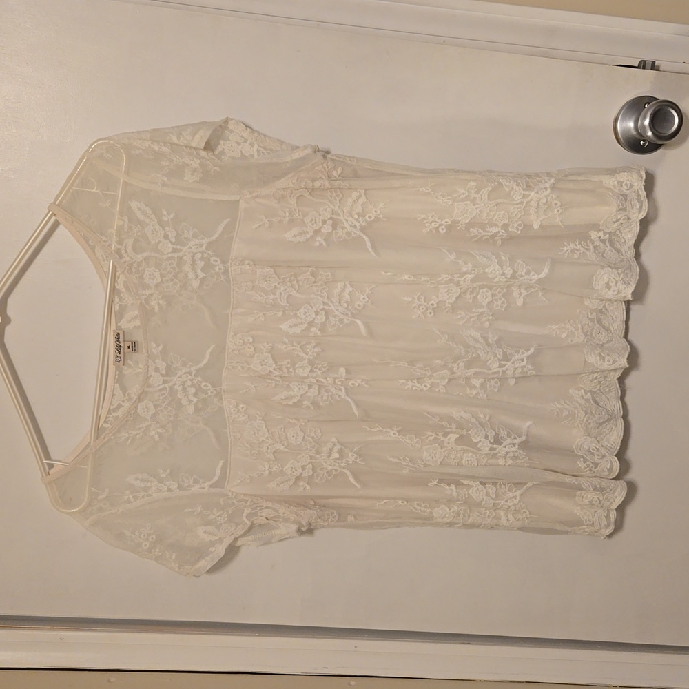 Cream colored short sleeve blouse. Lots of beautiful lace.